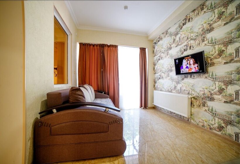 استودیو خانوادگی, Atlas