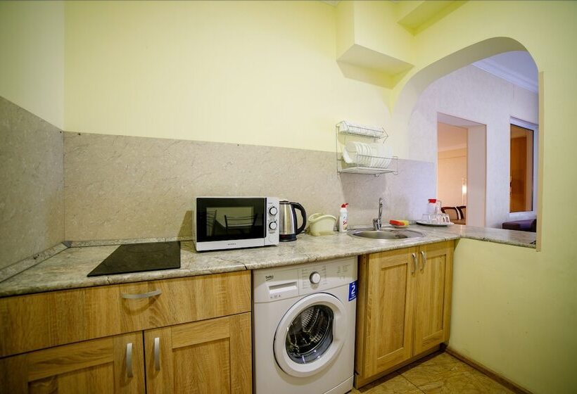 استودیو خانوادگی, Atlas