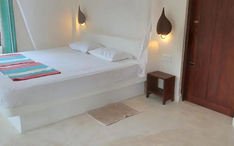 Perhehuone, East Surf Cabanas