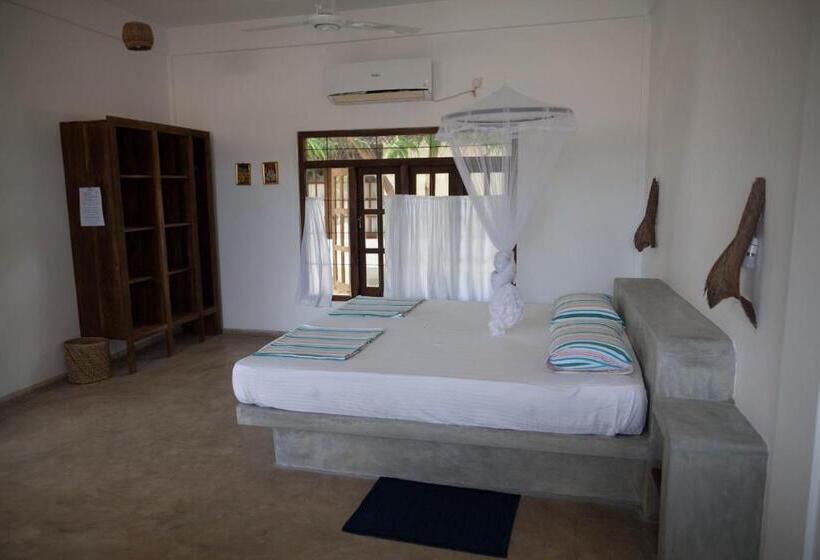 اتاق خانوادگی با چشمانداز باغ, East Surf Cabanas