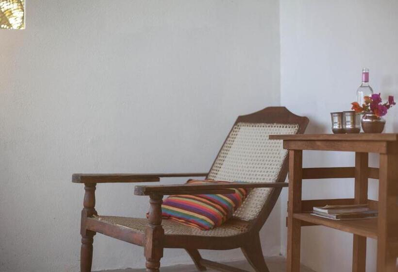 اتاق خانوادگی با چشمانداز باغ, East Surf Cabanas