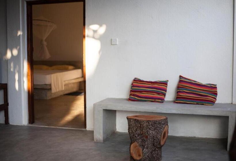 اتاق خانوادگی با چشمانداز باغ, East Surf Cabanas