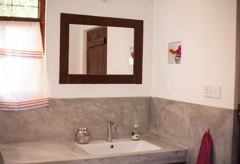 اتاق لوکس با تخت بزرگ, East Surf Cabanas