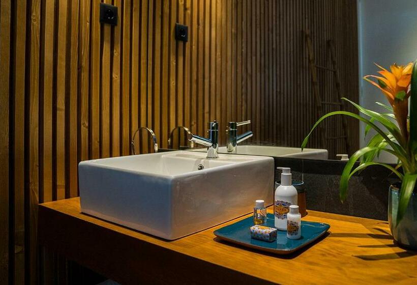 غرفة قياسية, Sense Of Ofir