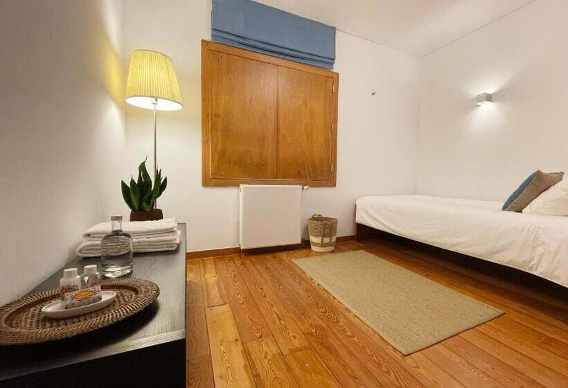 غرفة قياسية فردية حمام مشترك, Sense Of Ofir