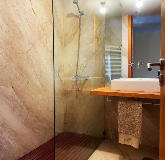 غرفة قياسية فردية حمام مشترك, Sense Of Ofir