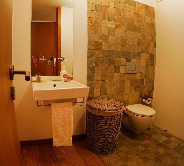 غرفة قياسية فردية حمام مشترك, Sense Of Ofir