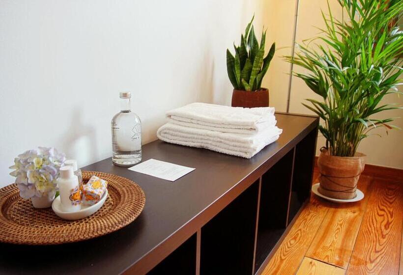 غرفة قياسية فردية حمام مشترك, Sense Of Ofir