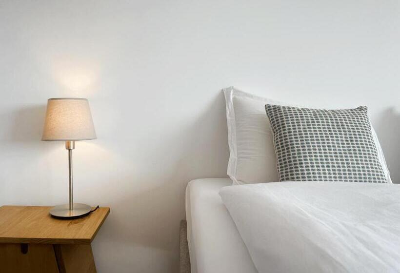 غرفة قياسية حمام مشترك, Sense Of Ofir