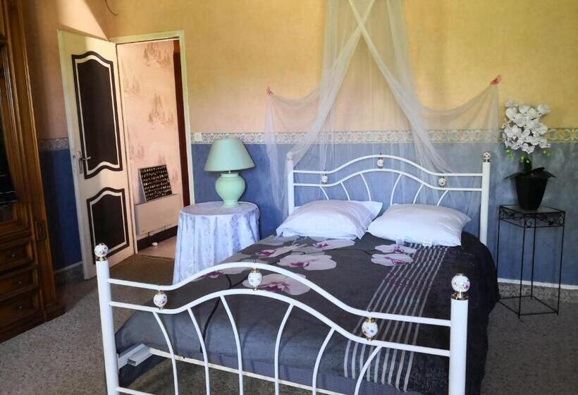 Трехместный Номер Стандарт Вид на Сад, Au Jardin Fleuri