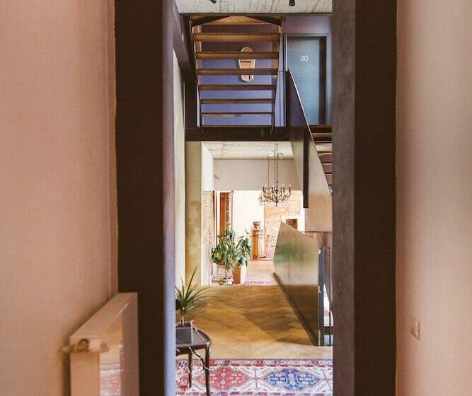 شقة غرفة واحدة, Camino Home 2