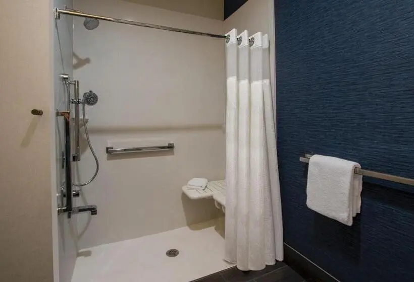 キングサイズベッドのスタンダードルーム, Fairfield Inn & Suites Houston Katy