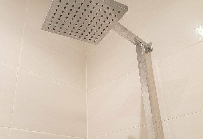 اتاق اکونومی, A Better Place By Lisbon Ii