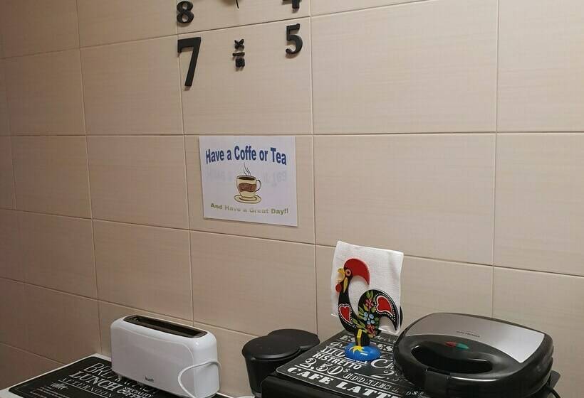 اتاق اکونومی, A Better Place By Lisbon Ii