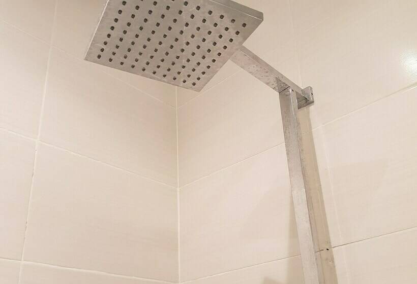 اتاق اکونومی, A Better Place By Lisbon Ii