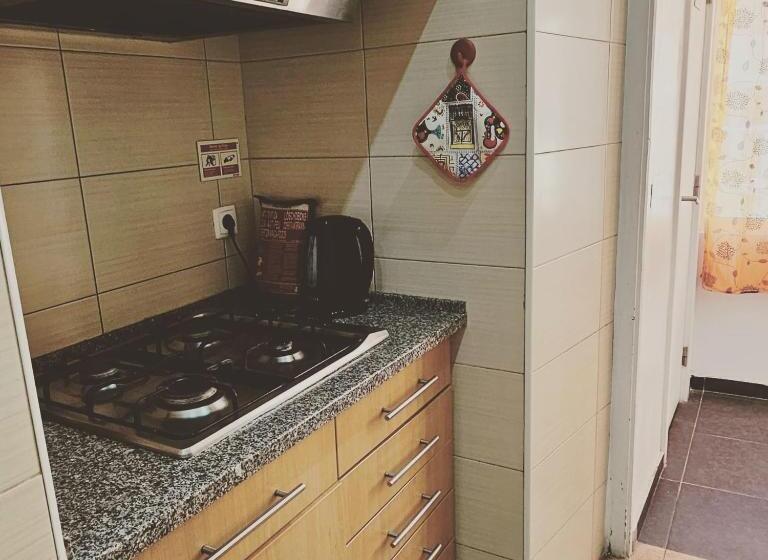 اتاق اکونومی, A Better Place By Lisbon Ii