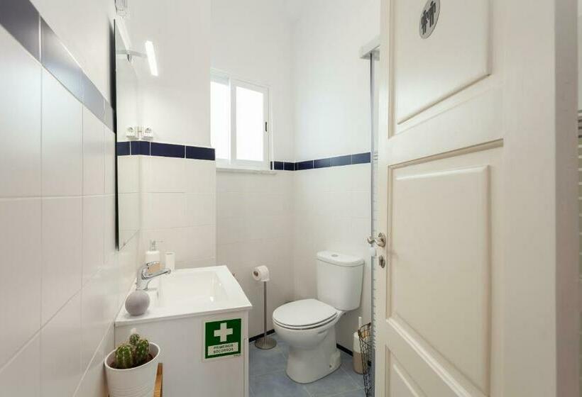 اتاق استاندارد با سرویس بهداشتی مشترک, Mouralua