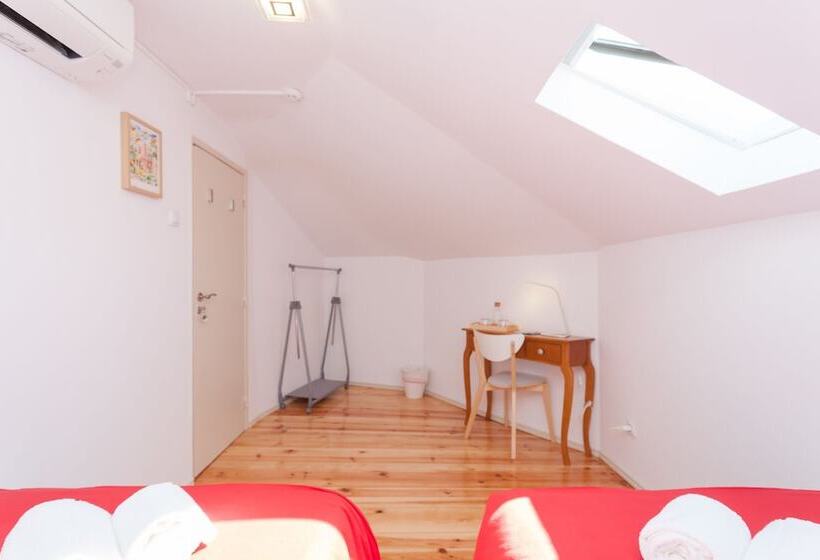 اتاق استاندارد با سرویس بهداشتی مشترک, Mouralua