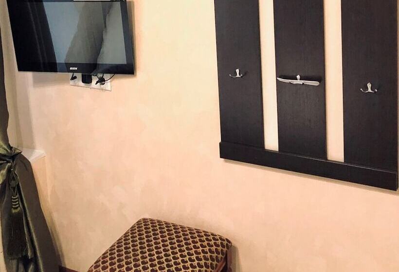 اتاق اکونومی یک تخته, Seven Hills Lubyanka