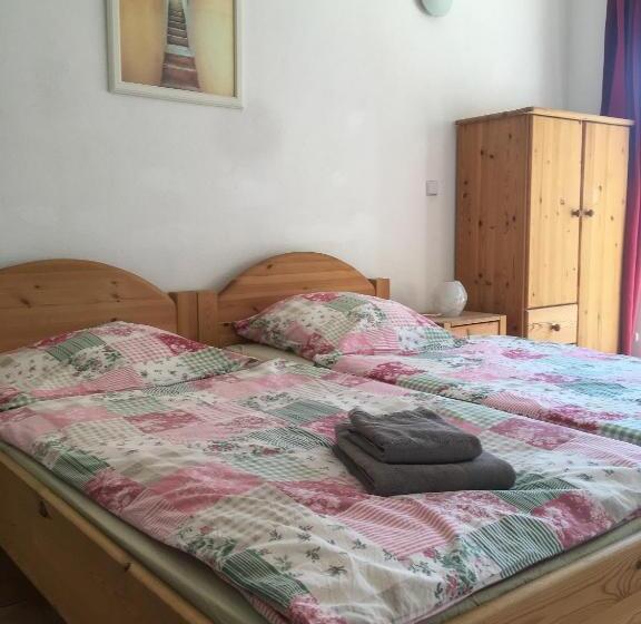 إستوديو قياسى, Landhof Potsdam