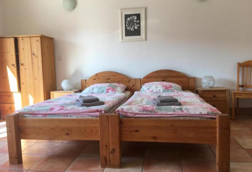 إستوديو قياسى, Landhof Potsdam