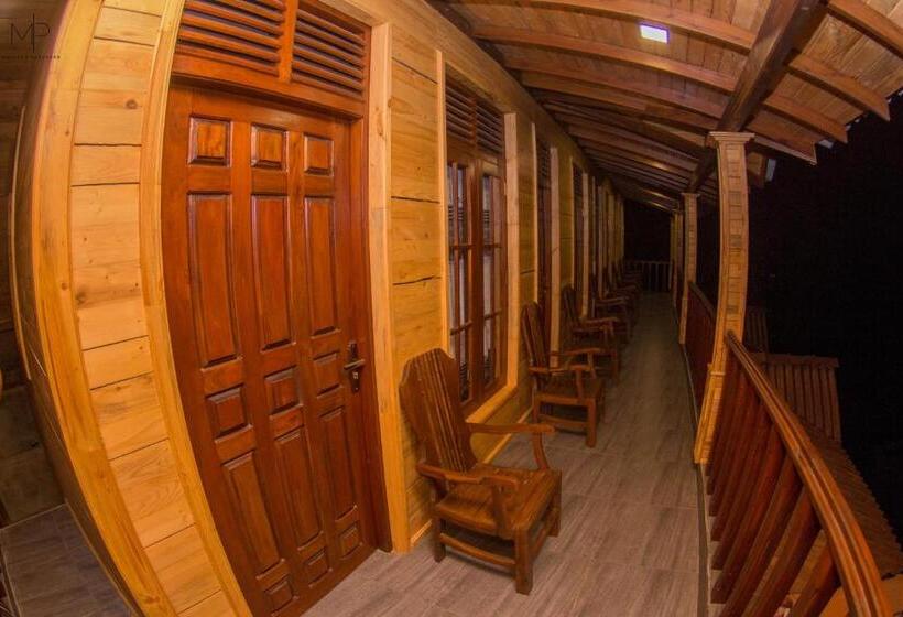 اتاق خانوادگی با چشمانداز کوه, Tea Breeze Motel