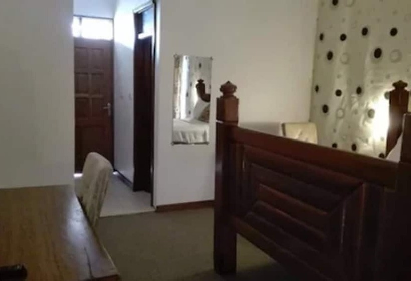 اتاق لوکس, Tabora Belmonte