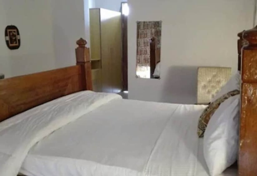 اتاق لوکس, Tabora Belmonte