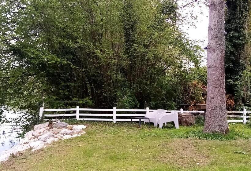 Трехместный Номер Стандарт Вид на Сад, Havre De Paix Au Bords De L Eure Divers Hébergements