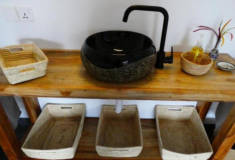 اتاق استاندارد, Hakuna Woga Inn