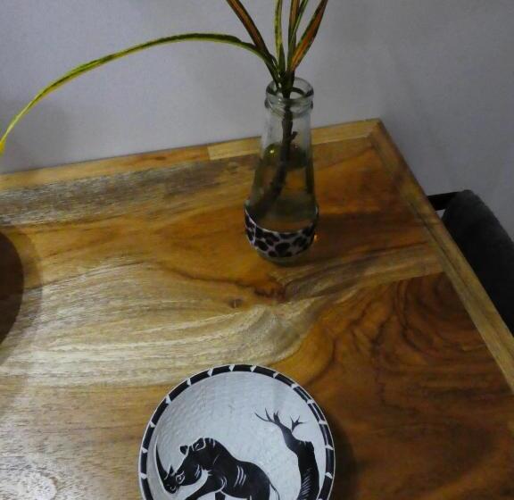 اتاق استاندارد, Hakuna Woga Inn