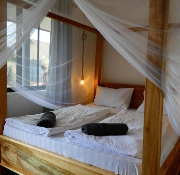 اتاق استاندارد, Hakuna Woga Inn