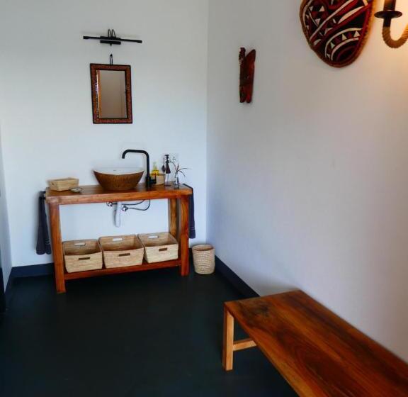 اتاق استاندارد, Hakuna Woga Inn