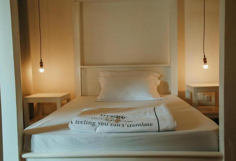 اتاق استاندارد یک نفره, Hakuna Woga Inn