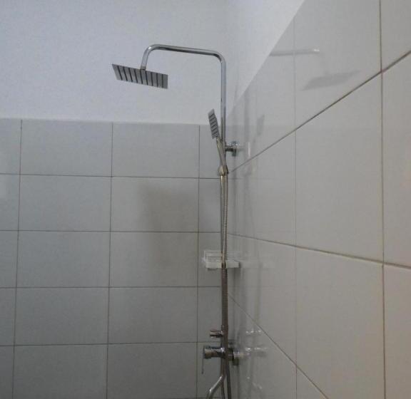 اتاق استاندارد, Hakuna Woga Inn