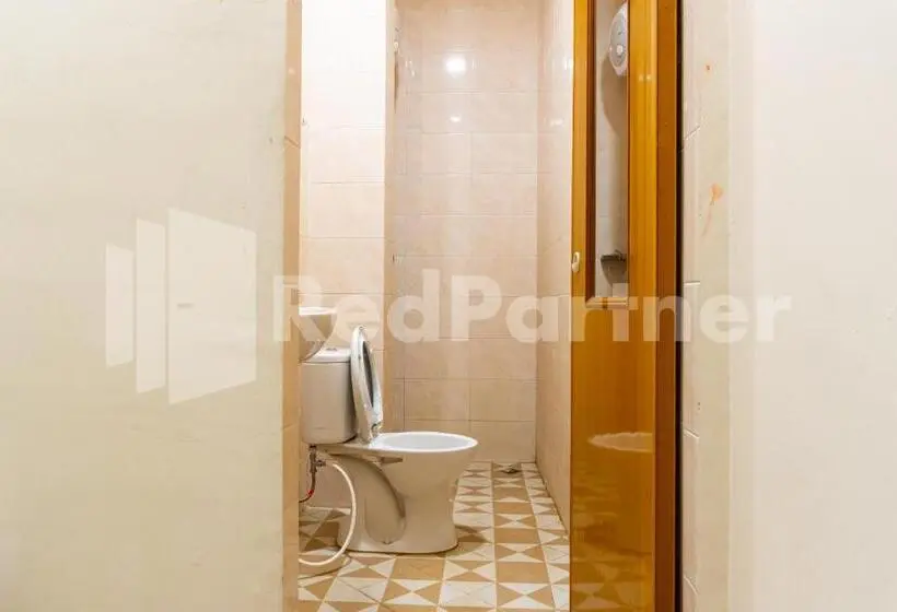 デラックスルーム, Adam Malik Guesthouse Near Regale Icc Medan Mitra Reddoorz
