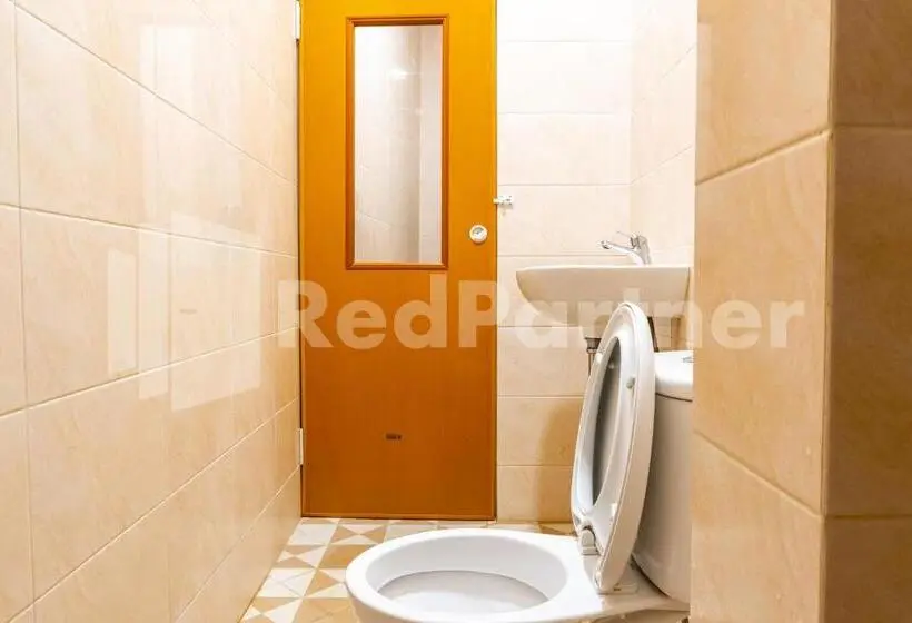 デラックスルーム, Adam Malik Guesthouse Near Regale Icc Medan Mitra Reddoorz