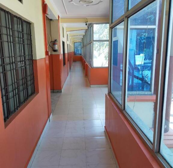 غرفة قياسية, Buddha