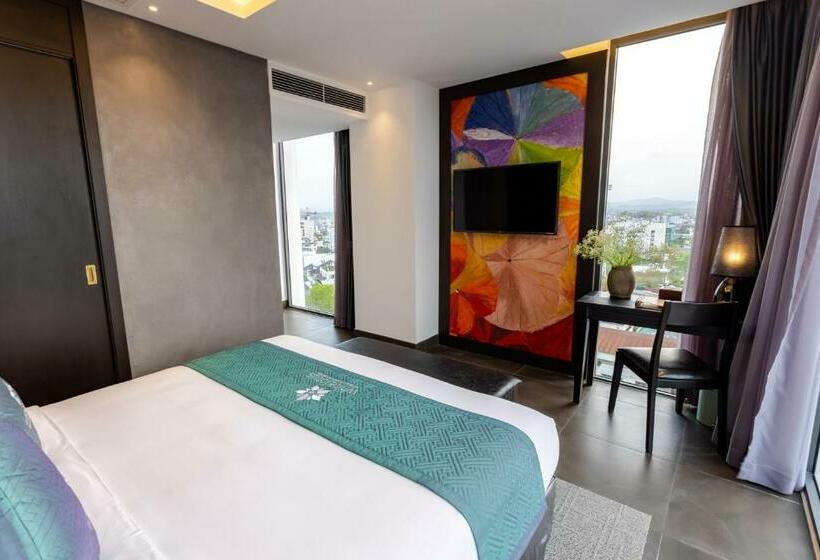 سوییت خانوادگی, White Lotus Hue