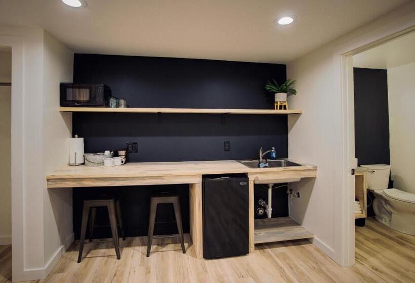 غرفة ديلوكس سرير كينج, Outdoors Inn