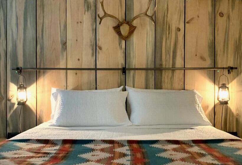 غرفة ديلوكس سرير كينج, Outdoors Inn