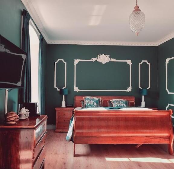 جناح جونيور, Idala Gård