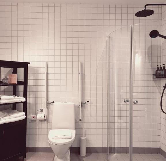 جناح جونيور, Idala Gård