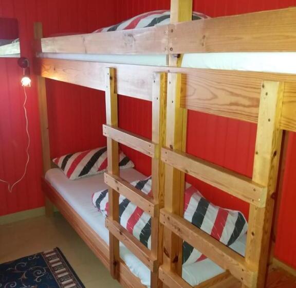 سوئیت خانوادگی اقتصادی, Húsey Hostel & Horsefarm