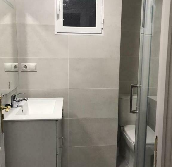 经济房, Pensión La Intermodal