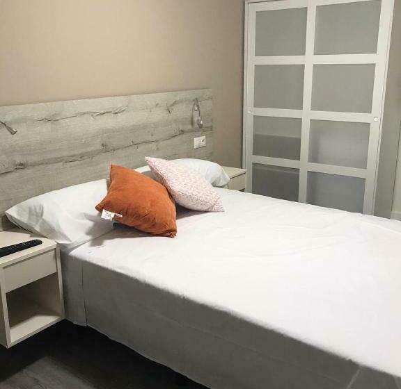 经济房, Pensión La Intermodal