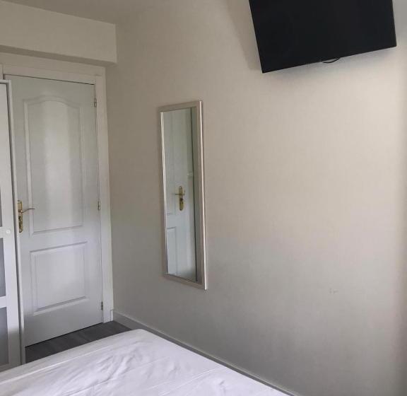 带共用浴室的标准房间, Pensión La Intermodal