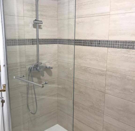 标准间带阳台, Pensión La Intermodal