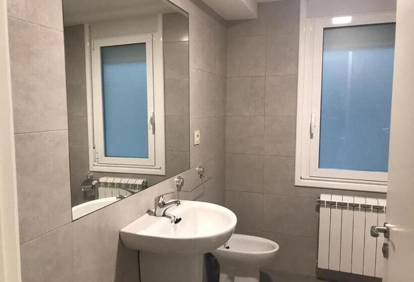 标准间带阳台, Pensión La Intermodal