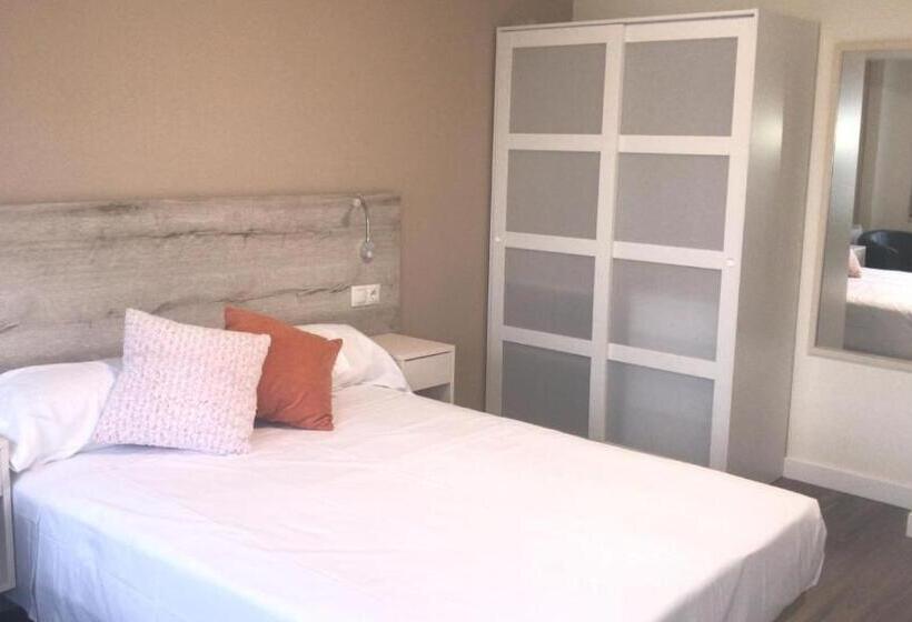 标准间带阳台, Pensión La Intermodal